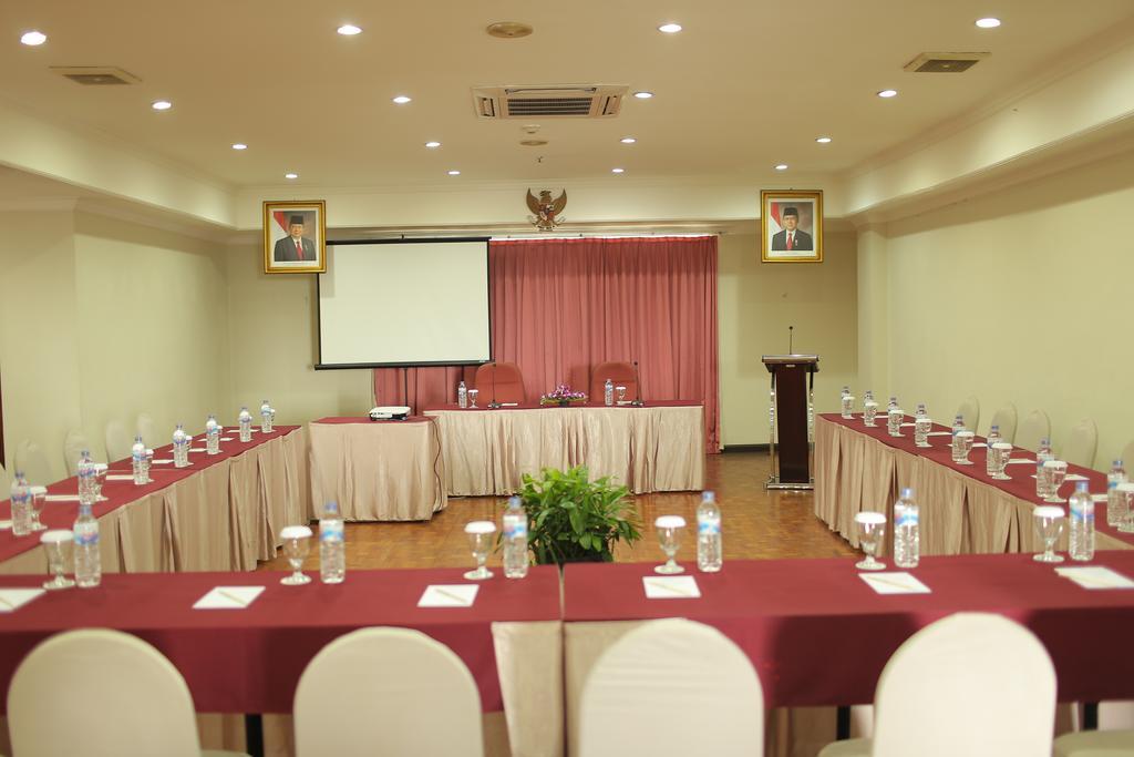 Weta International Hotel Surabaya Kültér fotó