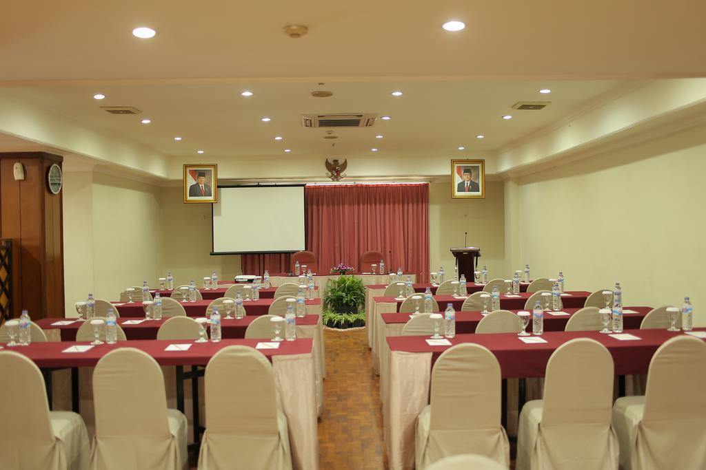 Weta International Hotel Surabaya Kültér fotó