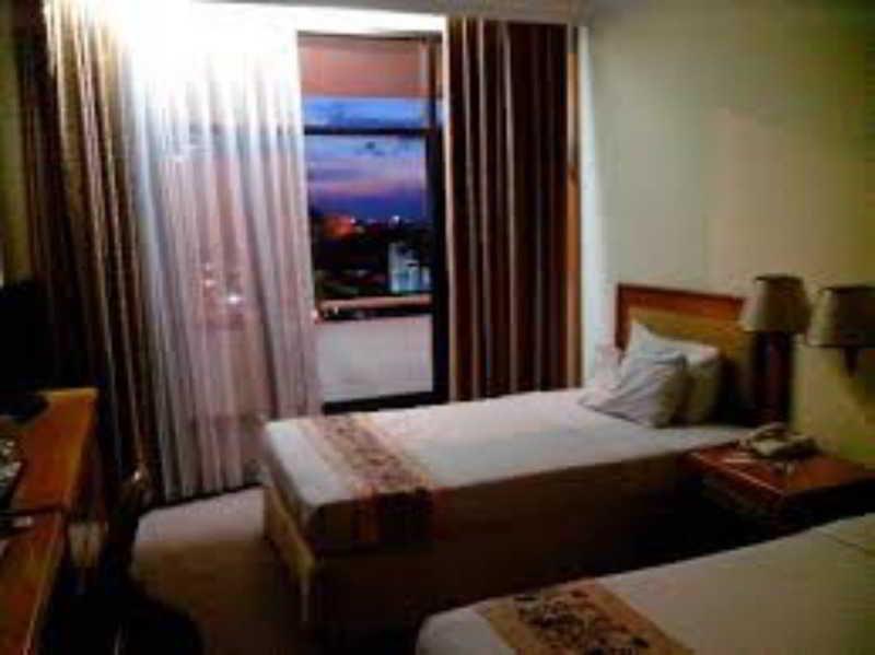 Weta International Hotel Surabaya Kültér fotó