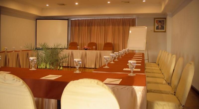 Weta International Hotel Surabaya Kültér fotó
